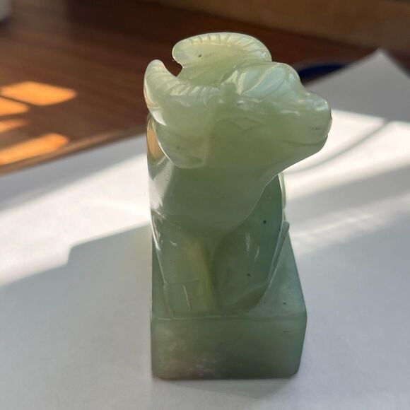 Chinese carved nephrite Ox chop w/wax box set - Picture 9 of 14